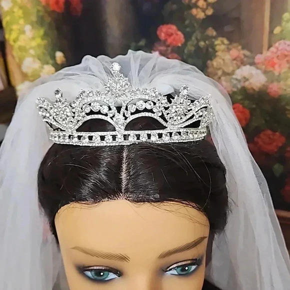 Starburst is a unique one-of-a-kind 6 pc tiara and ensemble - Picture 11 of 11